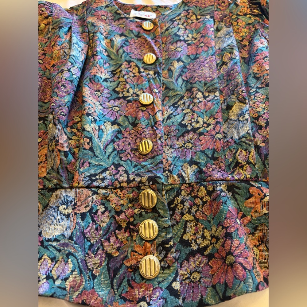 VTG Blouse Pleated Tapestry Style Women’s Fashion Button  SZ 12 In CinQ